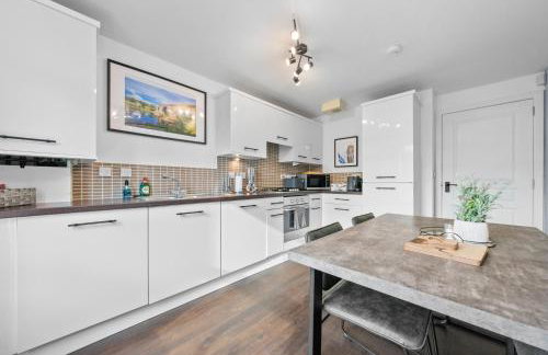 Modern Stirling Apartment - Free Parking - Photo 13