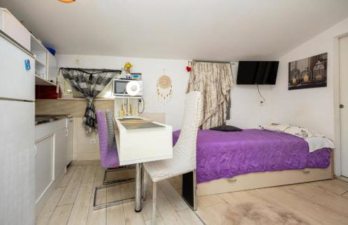 Awesome Apartment In Split With Wifi - Photo 3