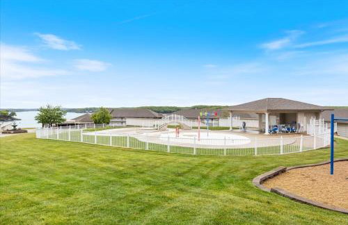 Nautical-Inspired Lakefront Unit w/ Awesome Views - Foto 80