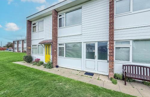 Homely Chalet To Hire In Scratby Nearby The Beach In Norfolk Ref 76166B - Photo 1