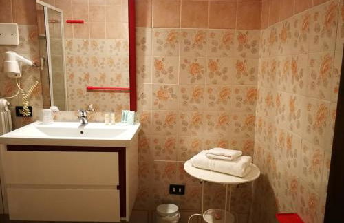 Charming Villa in Maida With Pool & Garden - Photo 29