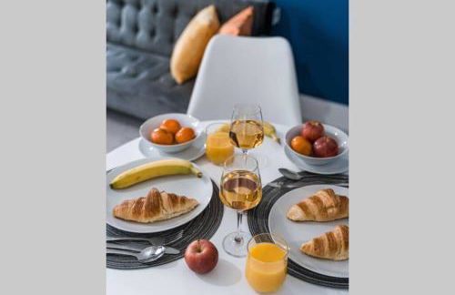 Cheerful 2 Bedroom Homely Apartment, Sleeps 4 Guest Comfy, 1x Double Bed, 2x Single Beds, Free Parking, Free WiFi, Suitable For Business, Leisure Guest, Contractors, QE Hospital, Glasgow, Near Airport & City Centre, Perfect For Common Wealth Games 2026 - Foto 34