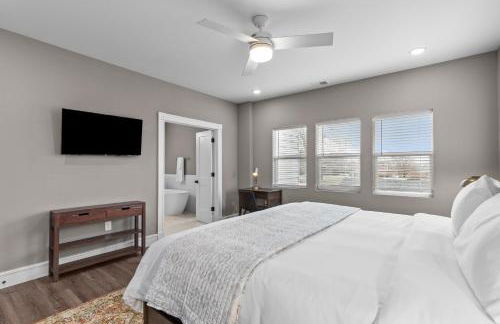 Uptown Elegant Escape | JZ Vacation Rentals - Foto 35