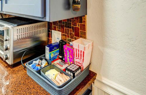 Walk to Dtwn! Dog-Friendly Oakhurst Gem with Yard - Foto 12