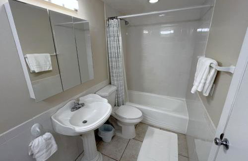 Beachside Condo in Cocoa Beach, Florida - 125 Feet to Beach! - Foto 4