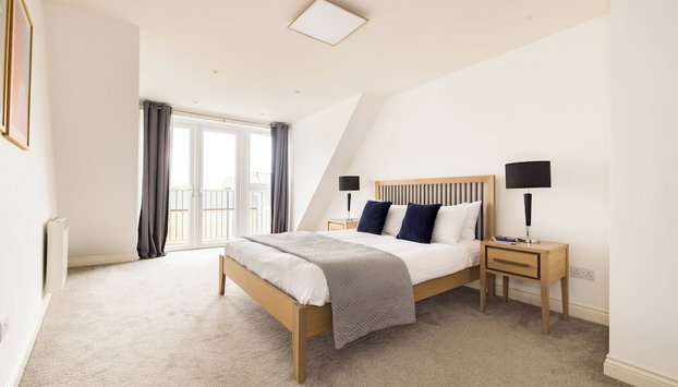 Staines City Centre by Charles Hope - Foto 2, Imagem principal