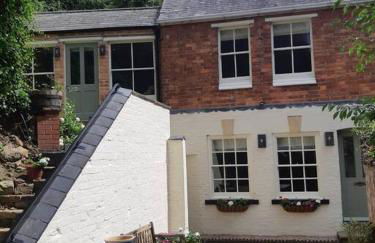 Beautiful Georgian cottage within a private walled garden - Foto 1