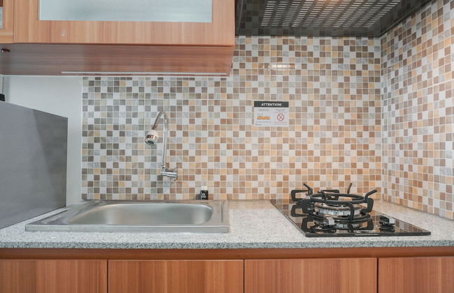 Best Homey Elegant Studio Room at Amethyst Apartment - Photo 7