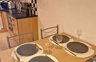 Wolverhampton Apartment with Free Parking 1 minute from the train station - Foto 13