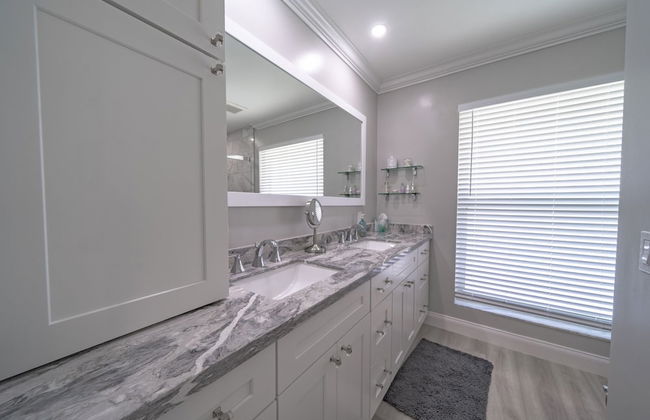 Luxury Waterfront Home Minutes from the Beach by RedAwning - Photo 14