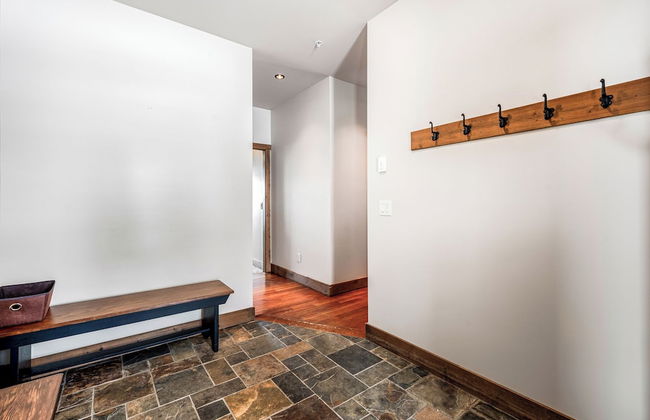 Southpoint 25 Two Bdrm Ski In Out HotTub - Photo 2