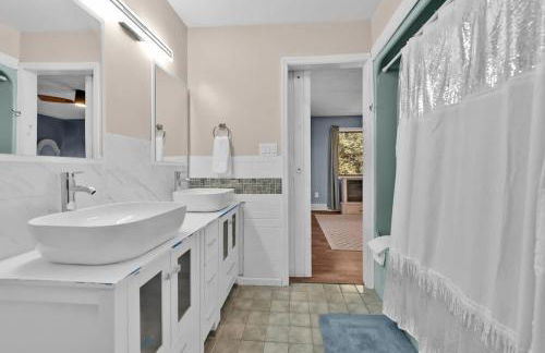 Big Bass Hideaway with Hot Tub - Foto 56