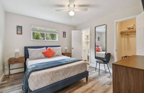 Family Friendly Beach Escape - Modern Retreat near Beaches - Sleeps 6 - Fast WiFi - Foto 3