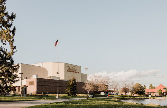 Cozy Local Apartment - Photo 18