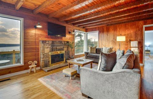 Henderson Cabin with Deck and Scenic Lake Views! - Foto 2