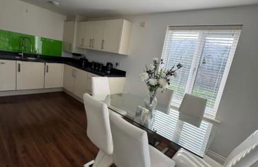 Modern & Spacious 3-Bedroom Home in Dartford, Ideal for Families, Groups and Contractors - Photo 8