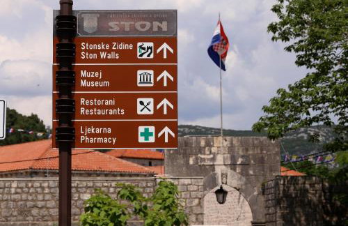 Guest House Roses - Photo 35