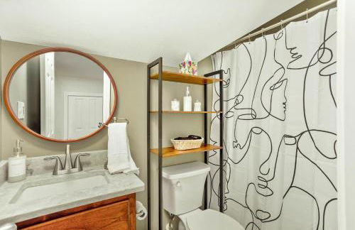 Artsy Downtown Retreat w Hot Tub - Foto 41