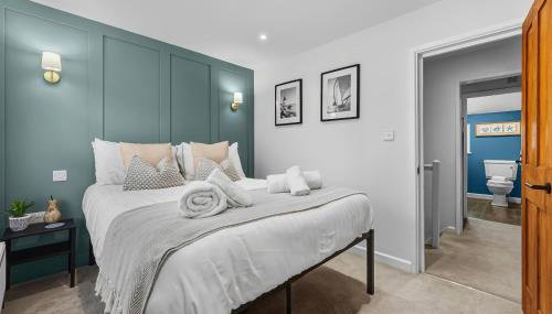 3-BR Luxe Cowes Cottage Harbour Views, Sleeps 6, with Private Garden - LONG TERM STAY WINTER SPECIAL OFFER AVAILABLE! - by Blue Puffin Stays - Foto 4, towels