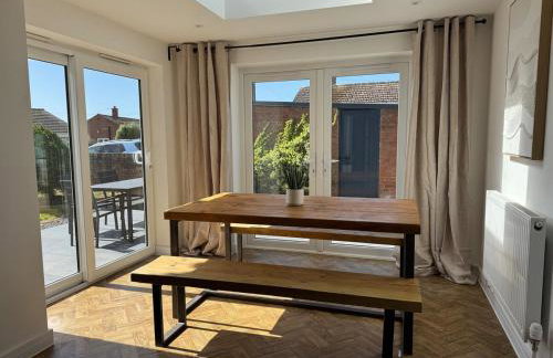 Modern & Spacious Home in Exeter - Smart TV & Xbox - Foto 18