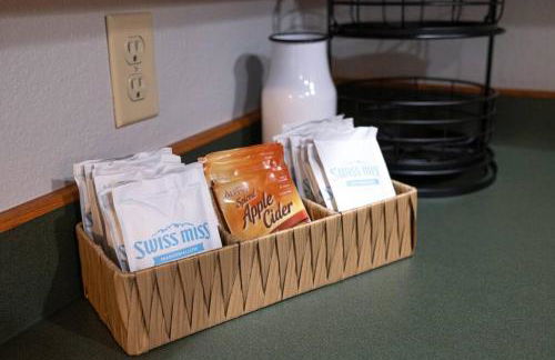 Rural 6 bedroom cabin - With a Hot Tub! - Foto 40