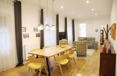 PISO EXCLUSIVO FRENTE AL CASCO VIEJO CON PARKING GRATIs - Foto 5