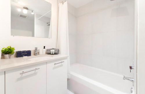 Modern Midtown Gem - Walk to Everything - Foto 21