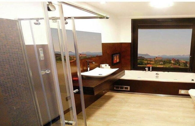 Posh Villa With Pool, Garden & Ocean Views in Sansenxo - Foto 13