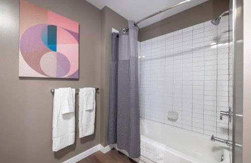 Modern Apt with Luxury Amenities - Foto 15