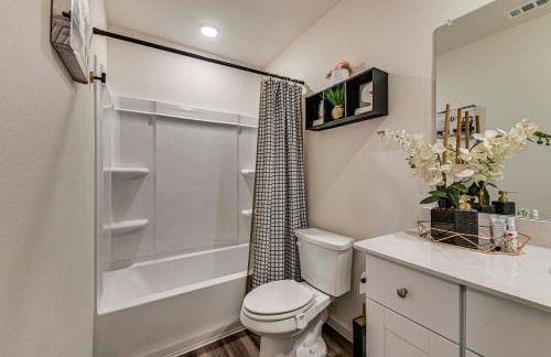 Group Haven in Princeton! WFH Ready and Ample Space - Photo 26