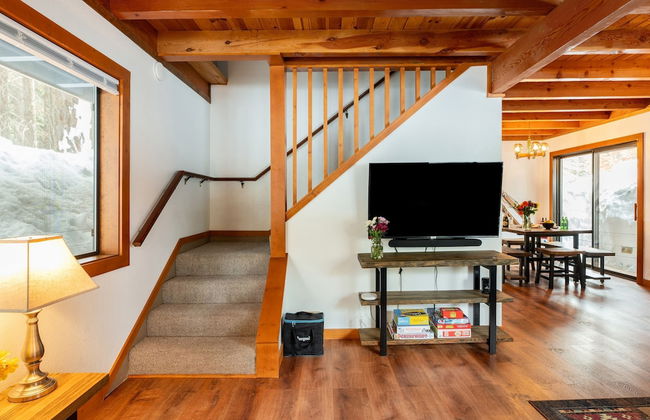 Indigo Owl by Avantstay Cabin w Firepit Minutes to Lake Slopes - Photo 18