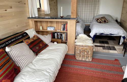 Secluded Cabin in Polebridge, Montana, with Fantastic Views of Glacier National Park - Dream Glamping Experience - Photo 13