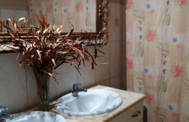 Helen's family home - Photo 35