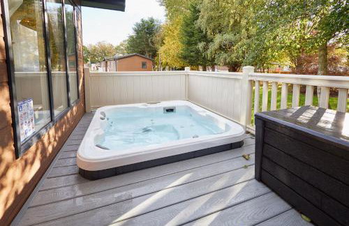 Happy Days Lodge with Hot Tub - Foto 1