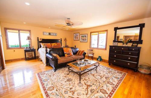 LUXURY!! Hot Tub, Pool Table, River & Petting zoo? - Foto 60