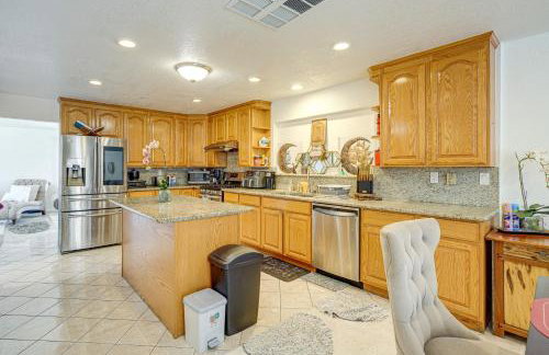 Bay and Hill Views Modern Hercules Home - Foto 10