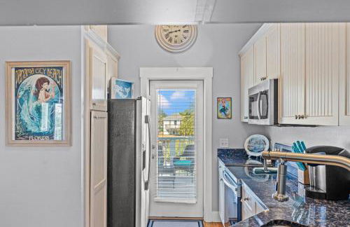 Seafoam – Beautiful 3BR Home with Heated Private Pool - 4 Min Walk to Beach! - Foto 70