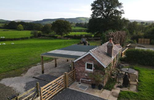 The Laundry Room Romantic cabin, hot tub & views - Photo 10