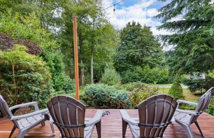 Forest Front Home w Fire Pit Mins to Beaches Wineries Trails Cedarview Retreat by AvantStay - Foto 4