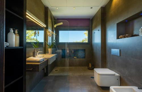 Luxury Villa with swimming pool and amazing views - Photo 13