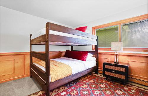 6BR Houghton Lake House with Indoor Pool, Hot Tub and Golf Simulator - Photo 79