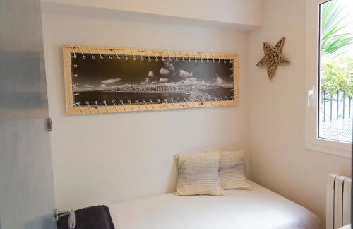 Stunning sea views over marina with swimming pool - Photo 17