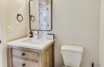 Parking! Hot tub! 10 min walk to beach - Foto 3