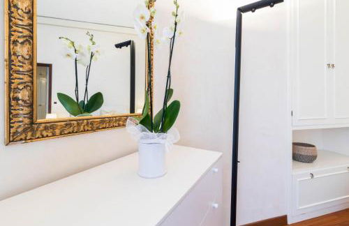 Villa Eugenia - Luxury Flat with Parking Space - Photo 9