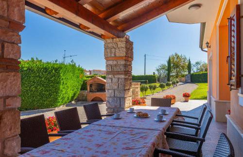 Faszinierendes Ferienhaus mit Privatpool, Volleyballfeld, Fussballplatz, Trampolin beim bekannten Radweg Parenzana - Foto 23