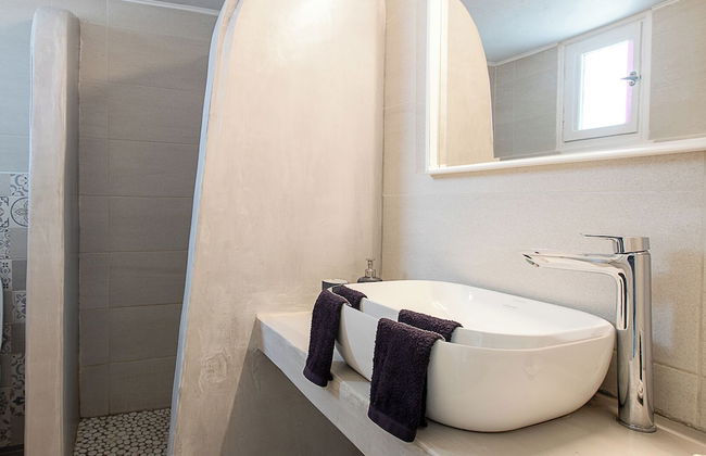 Santorini Villatzio Suites - Photo 42