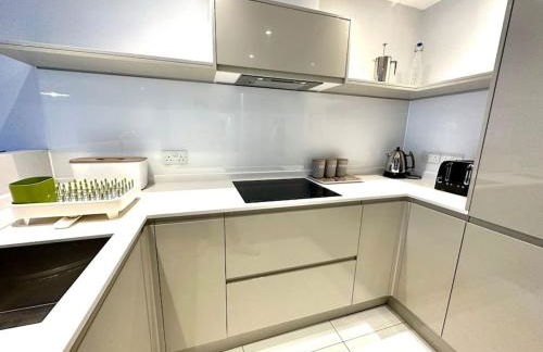 Super Modern New 2 Bedroom Apartment - Next to the Beach - Great Location - Fast WiFi - Smart TV - sleeps up to 4! Close to Purbeck, Corfe Castle, Sandbanks, Poole & Bournemouth - Foto 12