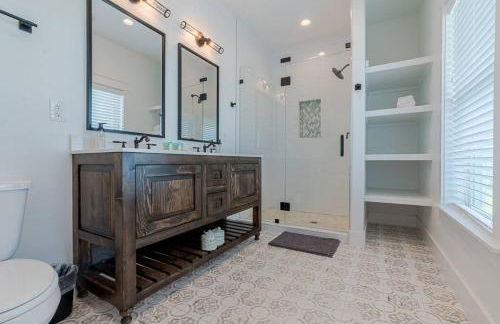 Stunning beach house just a short walk to beach - Foto 21