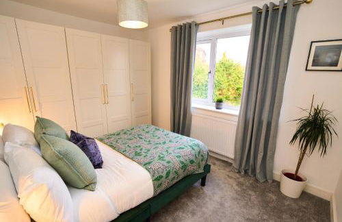 Chic Family Home with Garden Fire Pit & Event Space, Hot Tub - Foto 19