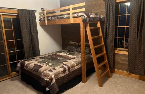 Cozy Vacation Rental for 10 with a Fire Pit in Jim Thorpe, Pennsylvania - Photo 49